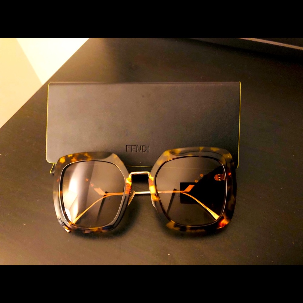 Fendi oversized sunglasses